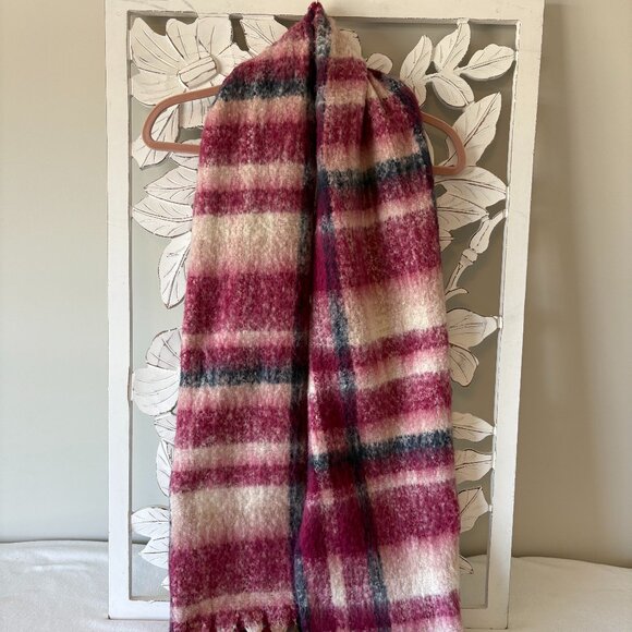 Celtic Ore Designed in Ireland Scarf - Picture 2 of 6